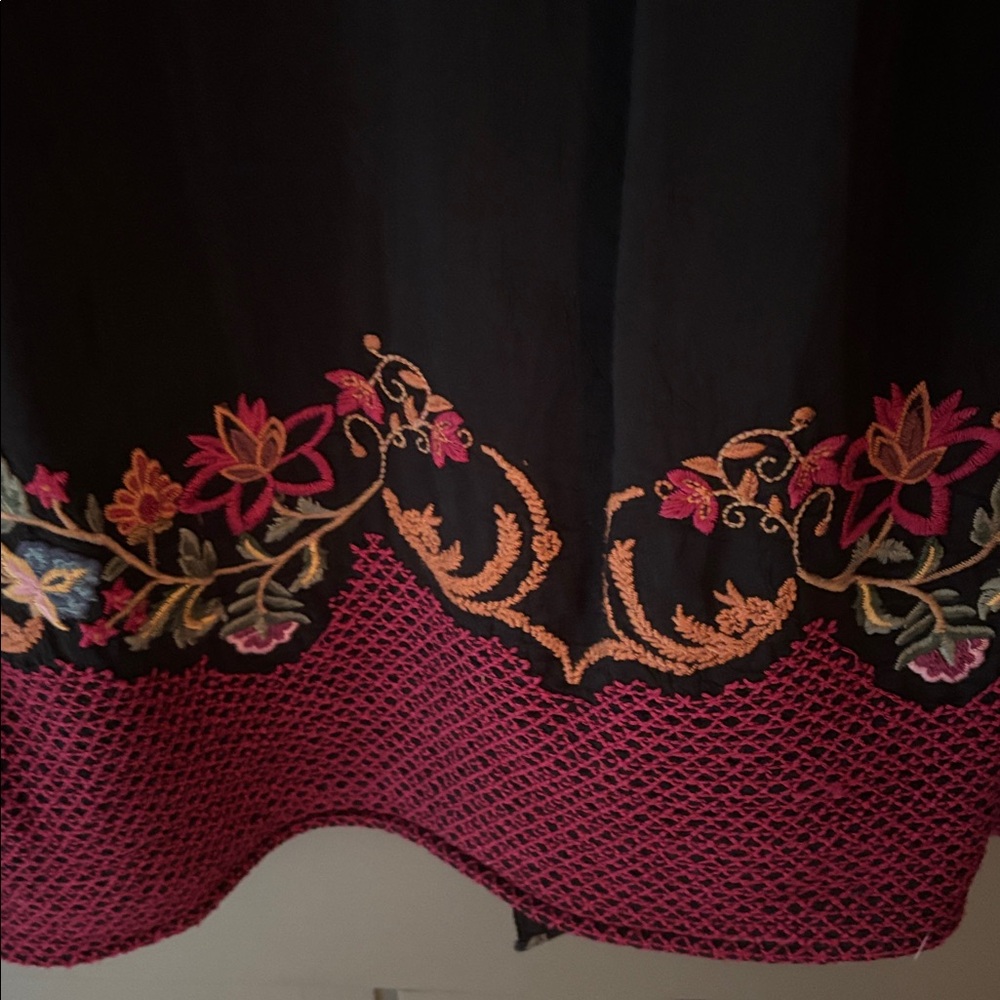 Embroidered Black & Burgundy Floral Bird shirt - Picture 4 of 4
